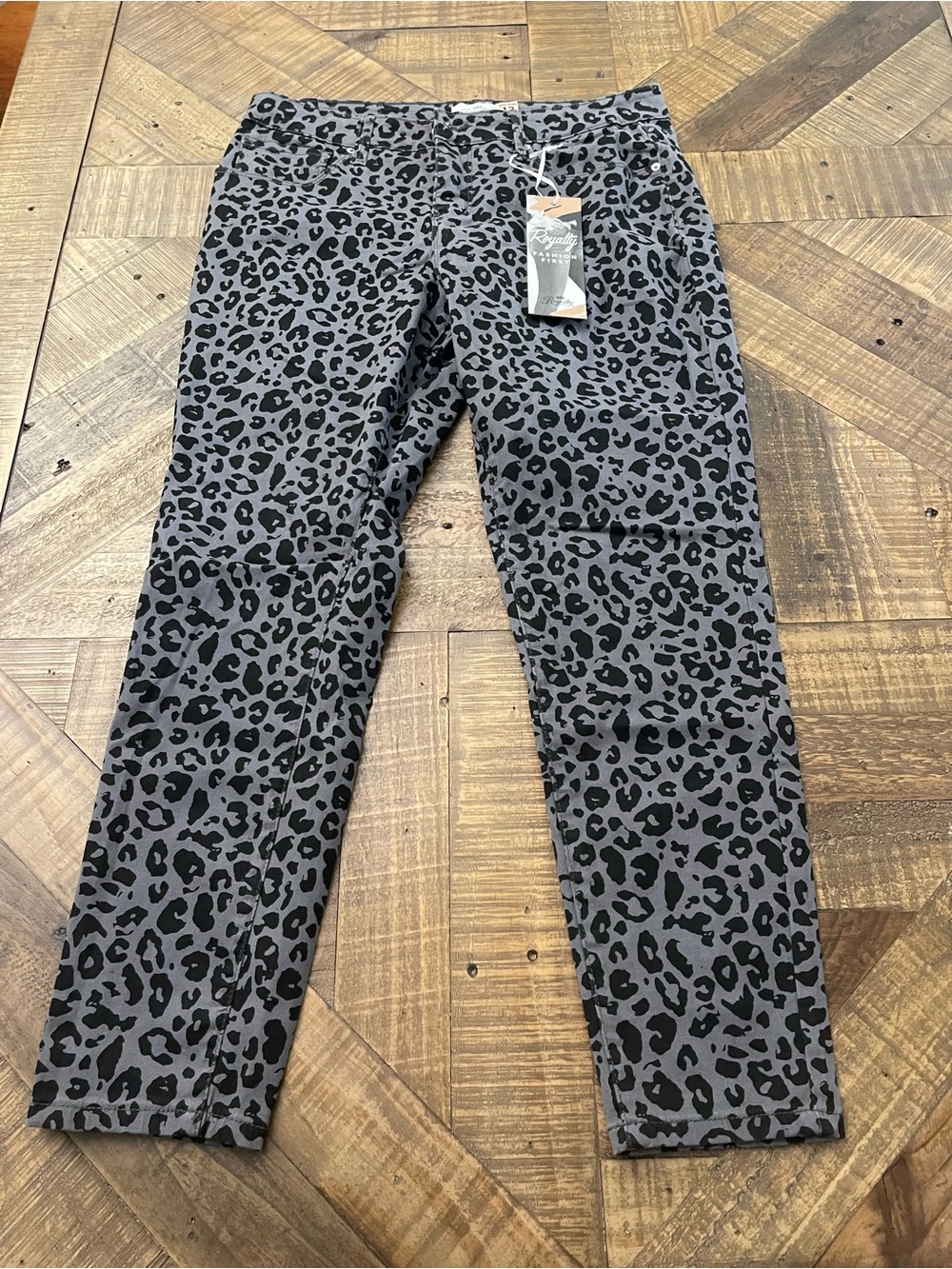 NWT Royalty for Me Grey Leopard Print Skinny Ankle Pants